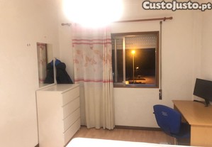 Quarto para rapariga estudante