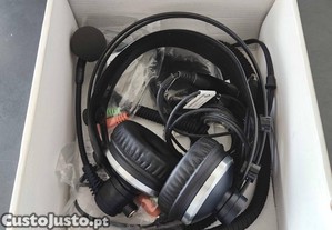 Auscultadores com Microfone Akg HSC171Studio  			