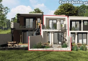 Moradia T3 Nova Com Jardim E Terraço Em Santo...