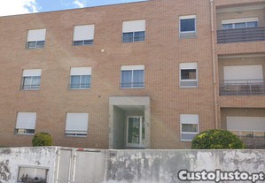 Apartamento T2 em Gondomar com Varanda e Estacionamento