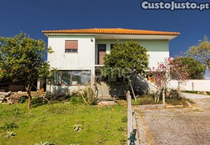 Moradia Com Terreno De 3.270 M², A 10 Minutos...