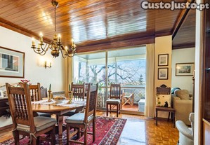 T4 Com Lugar De Garagem À Constituição, Porto