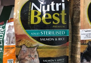 Comida para gatos esterilizado, urinados e outros