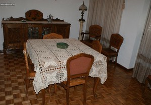 Mobília Antiga de Sala de Jantar
