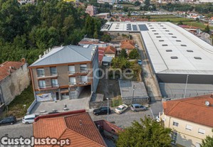 Terreno Com 2 Moradias Independentes / Paranhos...