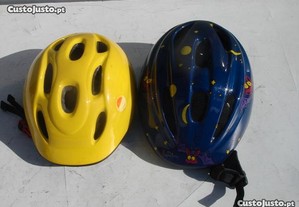 Conjunto de capacetes de criança