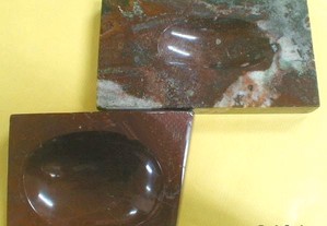 Cinzeiro jaspe vermelho (formas div.) 15x11x3,5cm