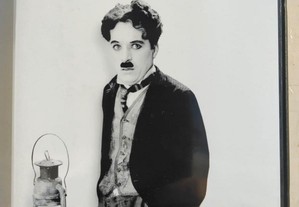 Três DVDs de filmes de Charles Chaplin. Raros.