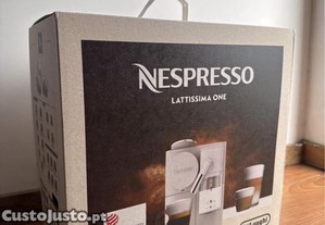 Máquina de Café DELONGHI Nespresso NOVA