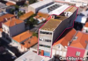 Prédio Para Recuperar Junto À Brito Capelo