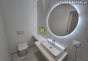 Loja transformada em apartamento t2
