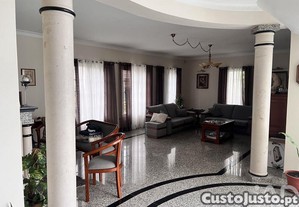 Moradia isolada T4 em Fernão Ferro de 230 m²