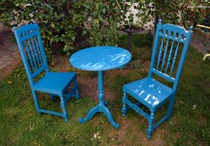 Mesa e Cadeiras Azuis