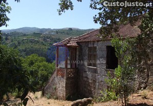 Moradia com terreno de 46000m2