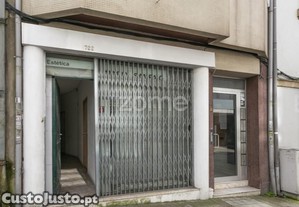 Loja Com Pip Favorável Para 2 Habitações