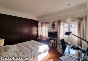 T3 C/ Varanda E Elevador Em Edifício Remodelado...