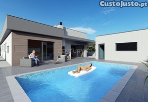 Moradia T5 nova, a estrear, com piscina de �gua salgada em Azeit�o