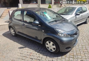 Toyota Aygo 1.0 caixa automática - 09