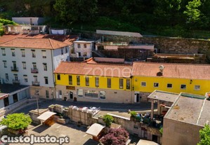 Prédio No Centro Da Vila Do Gerês
