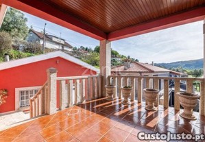 Moradia T3 + Armazém Para Comércio Com 58M2