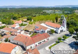 Espaço Comercial, ou habitacional no largo da Igreja, Calvaria de Cima, Porto de Mós!