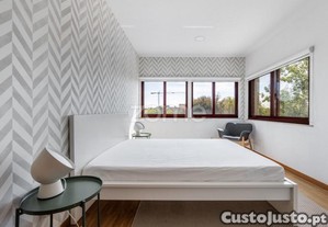 Apartamento T2, Orientado A Sul E Poente, Rua...