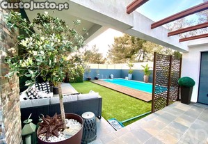 Moradia geminada T4 em Charneca de Caparica e Sobreda de 162,2 m²