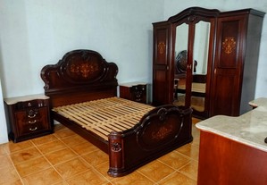 Mobília de quarto casal completa em madeira