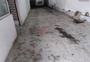Garagem/armazém c/ 235 m2 - Condeixa