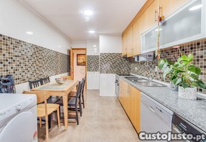 Apartamento T3 com Terraço de 70 m² e Box - Quinta do Castelo