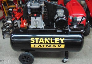 Compressor de 300L Stanley com Motor 7.5 Cavalos e Cabeça Grande - Trifasico !