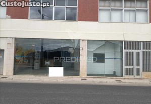 Loja/armazm localizada no centro de ourm