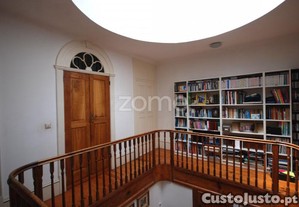 Prédio Singular Na Rua Do Almada No Porto