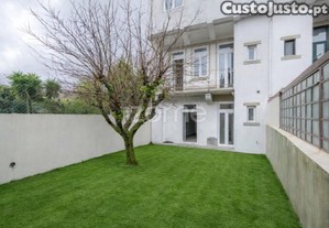 Moradia T3 De Traça Clássica Na Constituição,...