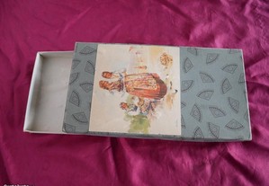 Caixa antiga em cartão com estampa marcada MINHO