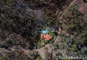 Moradia T4 De Charme Com Piscina E 2850 M² De...