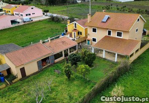Espetacular Moradia T4 com Jardim e Vista Campestre em Alenquer