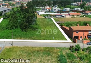 Terreno Com 4.810 M2 Em Paramos (Espinho)