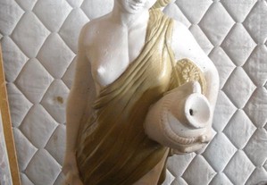 Estátua - mulher com Ânforas