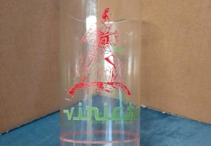 Copo de vidro com publicidade dos anos 60