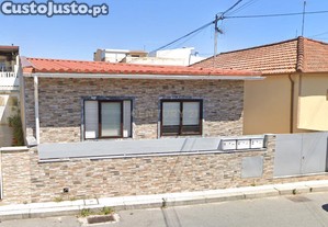 3 Moradias em Santa Cruz do Bispo