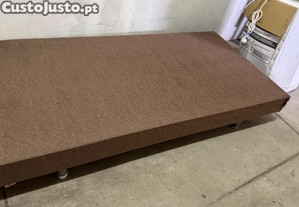 Estrado de solteiro com pés 90x190
