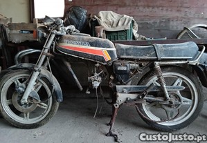 Motos e motorizadas muito material.