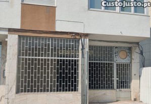 Espaço Comercial para no Feijó em Almada