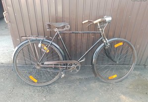 Bicicleta muito antiga pasteleira roda 28 (guiador á padre)