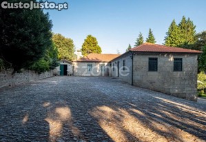 Quinta Em Alojamento Local Com Terreno De...