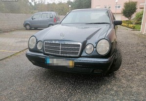 Mercedes-Benz E 220 2.2