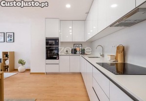 Apartamento T3 Renovado Com Duplo Lug. Garagem...