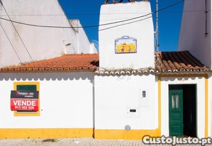 Moradia geminada t3 | centro da vila | pronta a habitar
