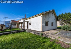 Moradia Com Terreno Para Construção - Leça Da...